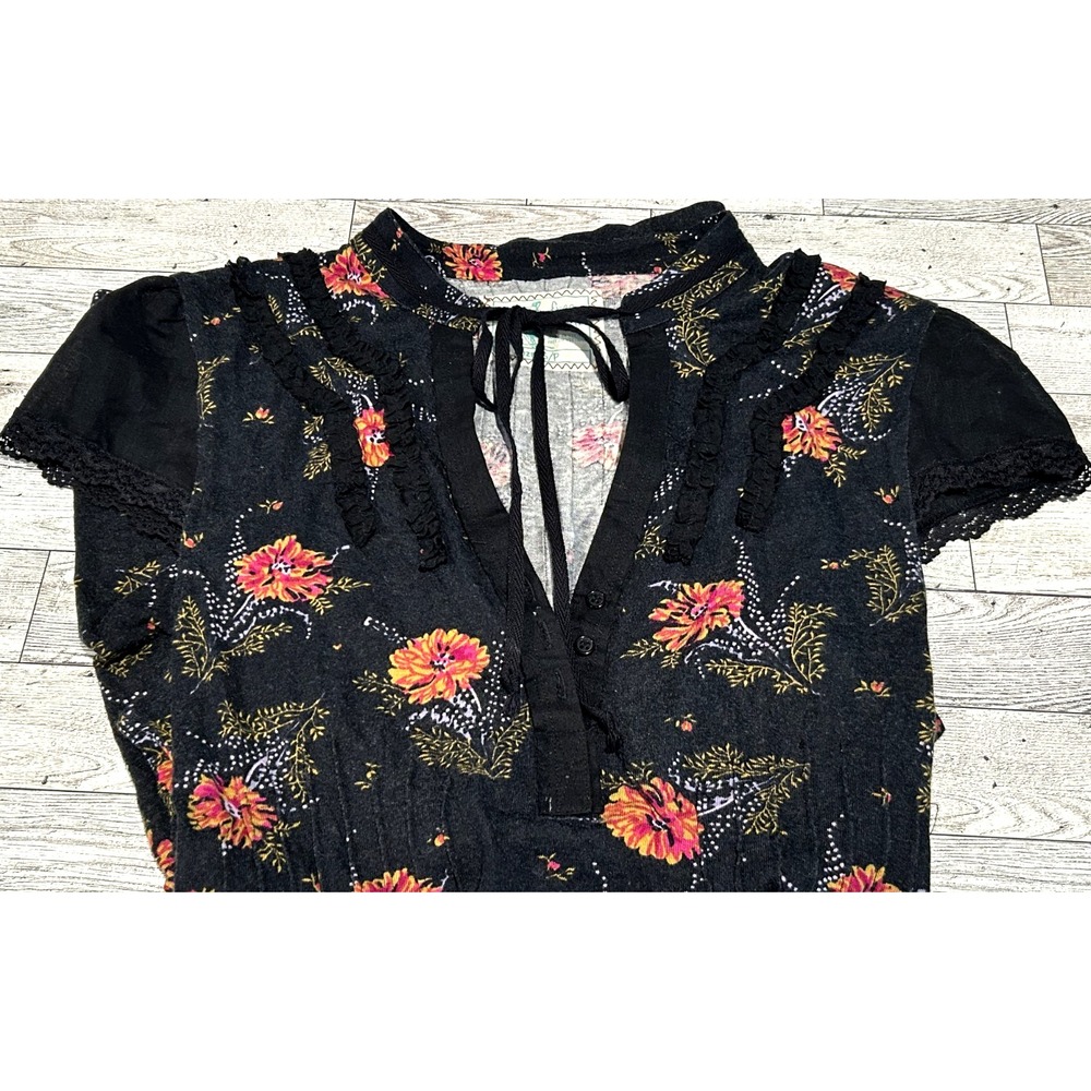 Free People Vintage Y2K Black Pink Gold Floral Ruffle Lace Tunic Vneck Top SMALL